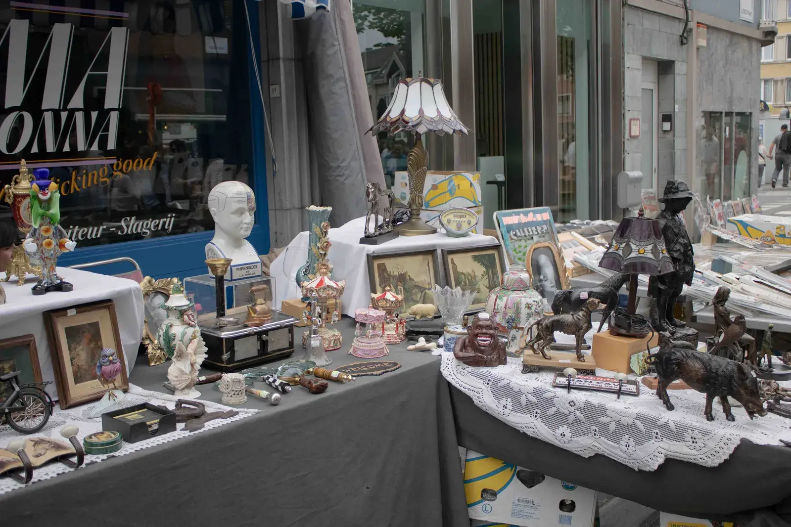 foto van standplaats op rommelmarkt